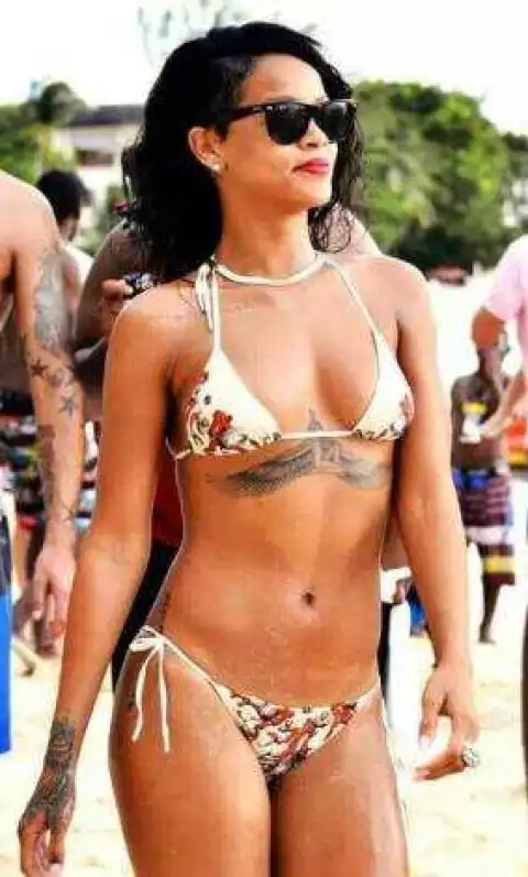 Photos: R.Kelly's 19-Year-Old Girlfriend Got Same Chest Tattoo As Rihanna